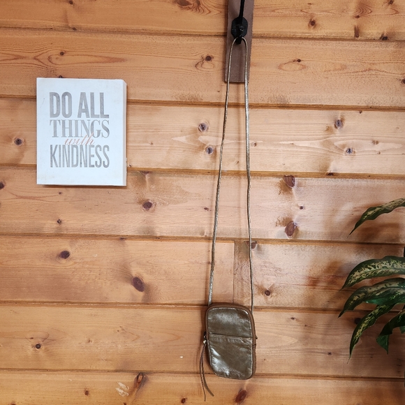 HOBO Fate Vintage Hide Leather Crossbody Bag Phone Purse Golden Leaf Metallic - Picture 3 of 11